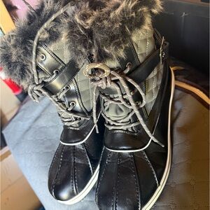 Men's Quilted Black and Gray Snow Boots